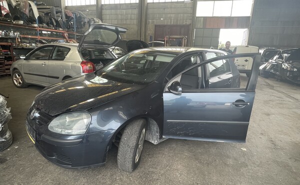 Volkswagen Golf V. na náhradní díly