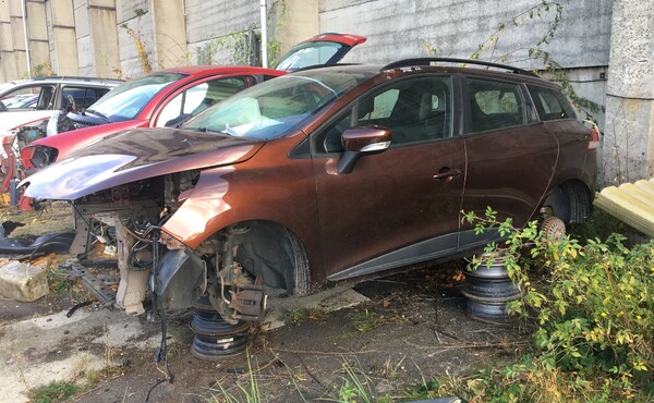 Renault Clio na náhradní díly