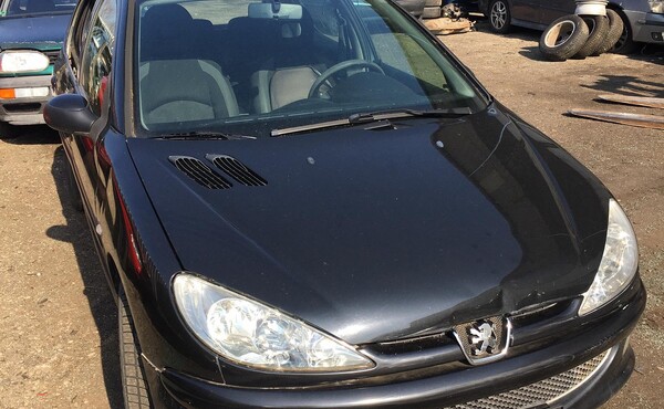 Peugeot 206 na náhradní díly